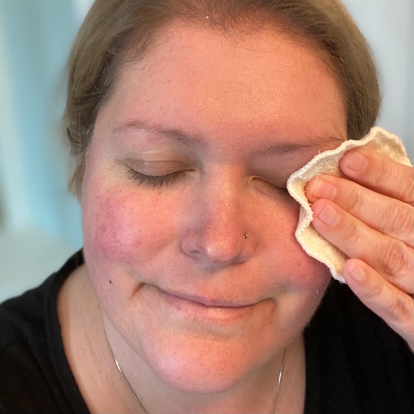 Organic Cotton Reusable Facial Rounds with Washing Bag